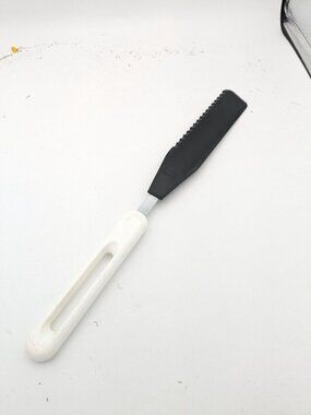Bonny Icing Spatula Spreader Serrated Knife 13" Nylon Plastic White